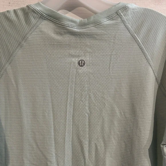 Lululemon Swiftly Tech Short Sleeve Shirt 2.0
Delicate Mint Women’s 14 Running - Picture 6 of 10